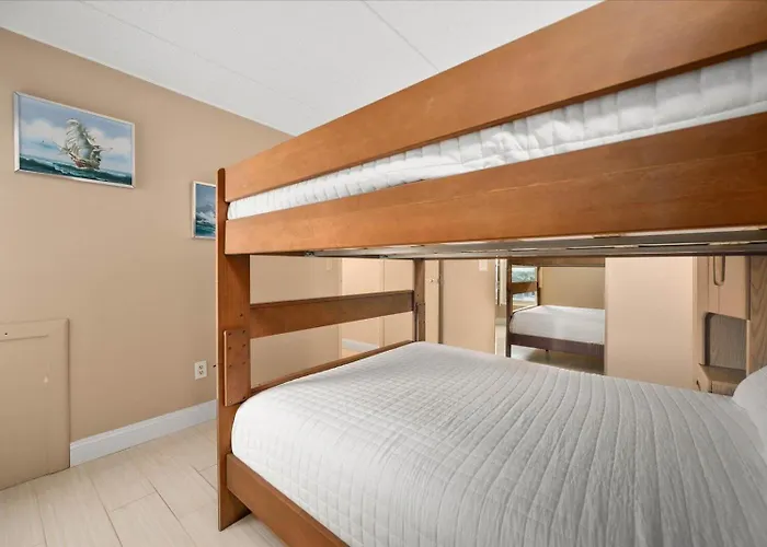 3 Bedroom Spacious Towers With Indoor Pool! *